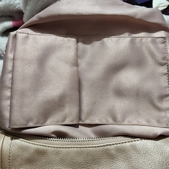 Coach Kristin hobo bag in a light pearl or beige leather with silver-tone hardw - Picture 5 of 7